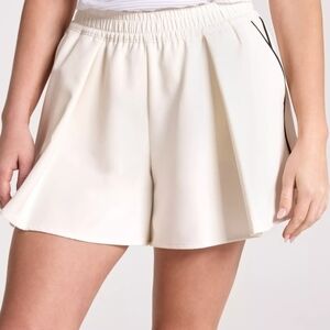 New Calia Women's Fashion 5" Relaxed Golf Shorts Pure Ivory Golf Size Large *